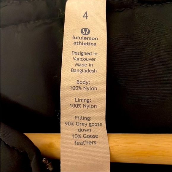 Lululemon women black vest
90% Grey goose down
10% Goose feathers - Picture 3 of 10